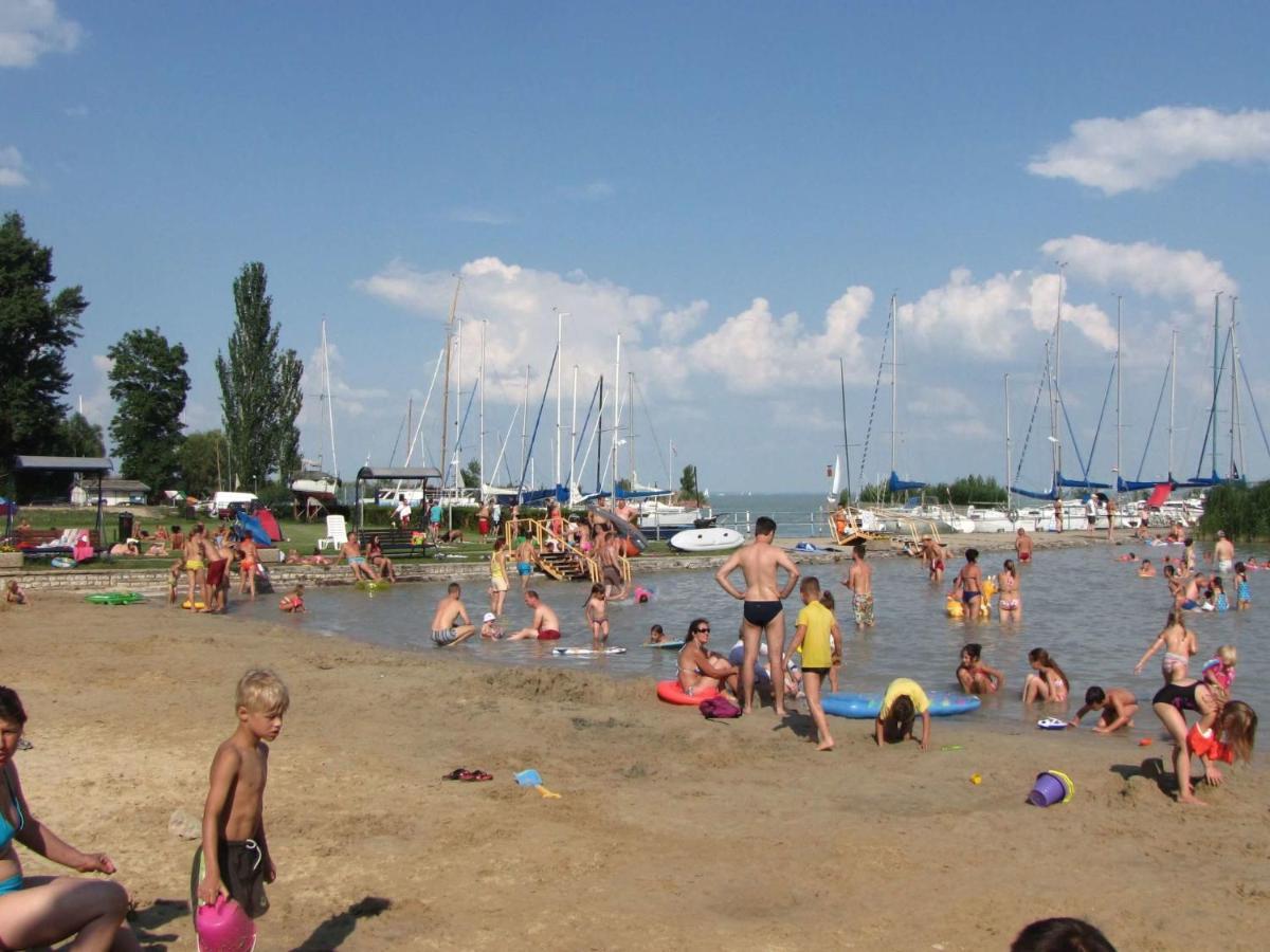 Holiday Home Balatontourist Fuered-3 By Interhome Balatonfured Luaran gambar